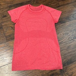 red lululemon swiftly tech top